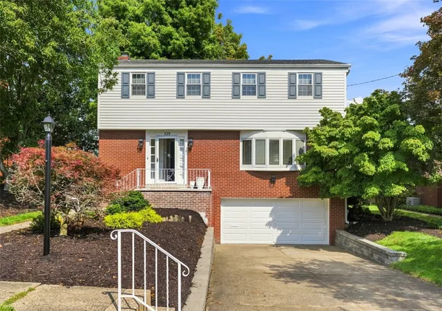 Photo 1 of Single family home for sale at 139 Maryland Dr, Carnegie, PA 15106 | MLS# 1771918 | Listing updated on 2026-09-13