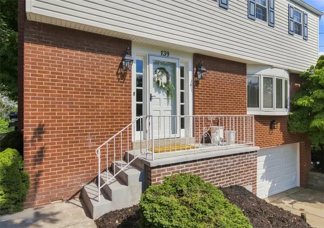 Photo 4 of Single family home for sale at 139 Maryland Dr, Scott Twp, PA 15106 | MLS# 1771918 | Listing updated on 2026-10-09