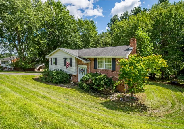 Photo 3 of Single family home for sale at 7 Van Buren St, Cokeburg, PA 15324 | MLS# 1772220 | Listing updated on 2026-09-17