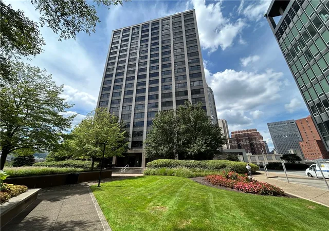 Photo 2 of Condo for sale at 112 Washington Pl #17E, Downtown Pgh, PA 15219 | MLS# 1772328 | Listing updated on 2026-09-08