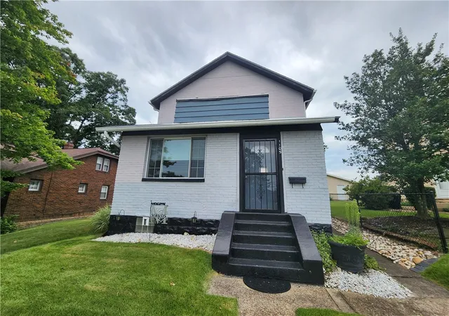 Photo 3 of Single family home for sale at 1105 Prescott St, White Oak, PA 15131 | MLS# 1772337 | Listing updated on 2026-09-11