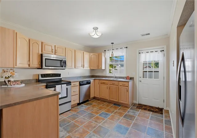 Photo 3 of Townhouse for sale at 193 Cambria Hl Dr, Tarentum, PA 15084 | MLS# 1772174 | Listing updated on 2026-09-03