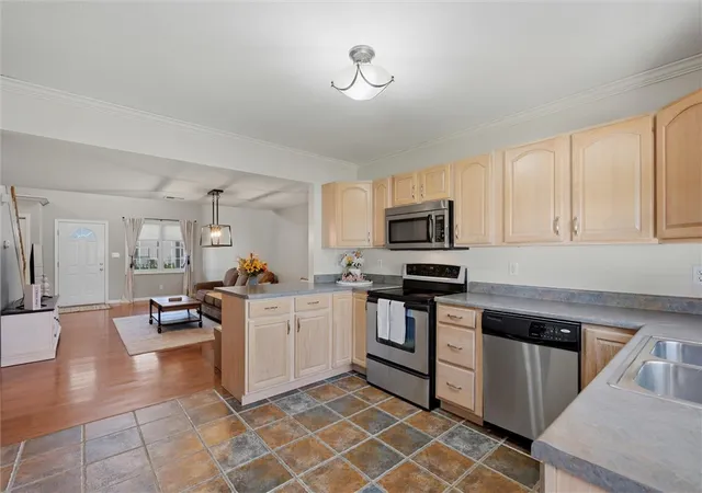 Photo 4 of Townhouse for sale at 193 Cambria Hl Dr, Tarentum, PA 15084 | MLS# 1772174 | Listing updated on 2026-09-03