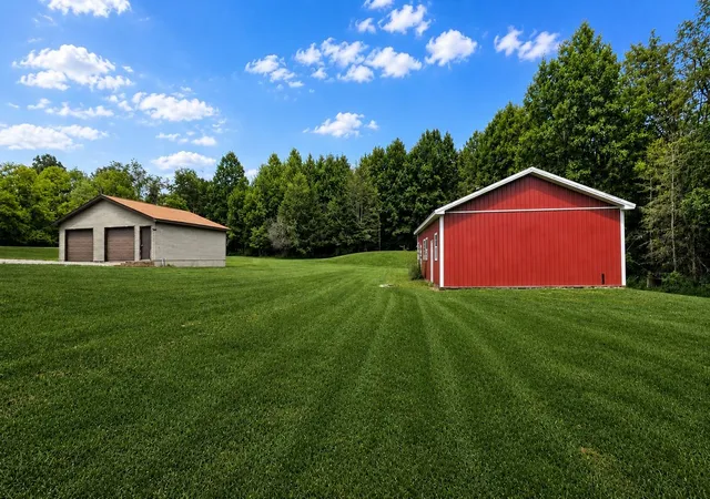 Photo 4 of Single family home for sale at 1018 Blackleggs Rd, Conemaugh/young Twps Ind, PA 15681 | MLS# 1772358 | Listing updated on 2026-09-12