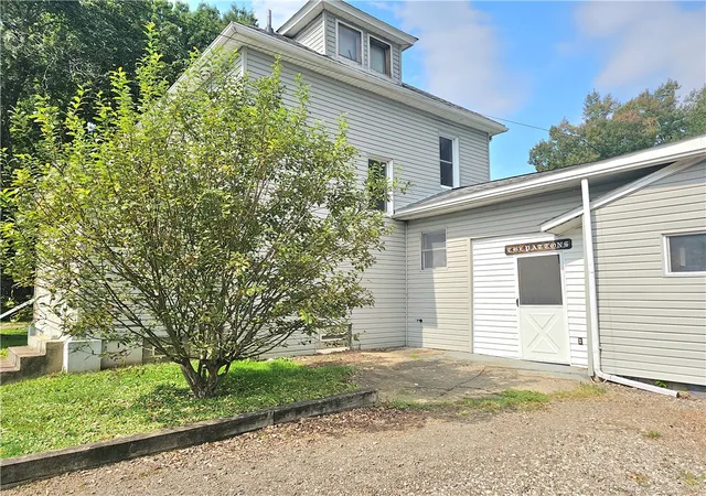 Photo 2 of Single family home for sale at 129 Riverview St, North Sewickley Twp, PA 16117 | MLS# 1772363 | Listing updated on 2026-10-19