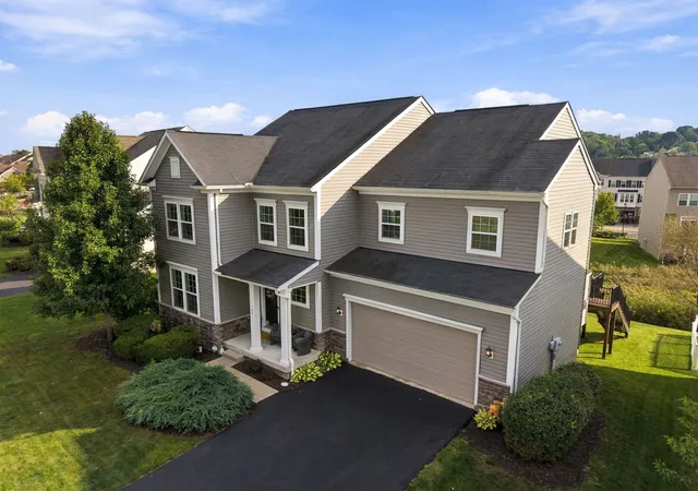 Photo 3 of Single family home for sale at 105 Birdie Dr, Cranberry Twp, PA 16066 | MLS# 1772366 | Listing updated on 2026-09-14