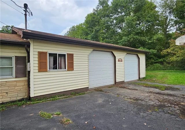 Photo 2 of Single family home for sale at 207 Calico Rd, West Sunbury, PA 16061 | MLS# 1772359 | Listing updated on 2026-09-04