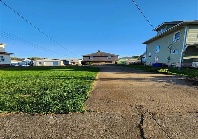 Photo 4 of Single family home for sale at 1012 Adams St, New Castle, PA 16101 | MLS# 1772369 | Listing updated on 2026-10-16
