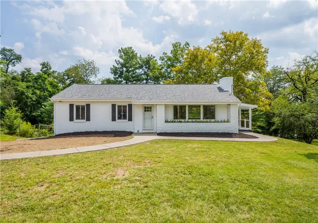 Photo 1 of Single family home for sale at 207 Grandview Dr, Peters Twp, PA 15317 | MLS# 1772352 | Listing updated on 2026-09-02