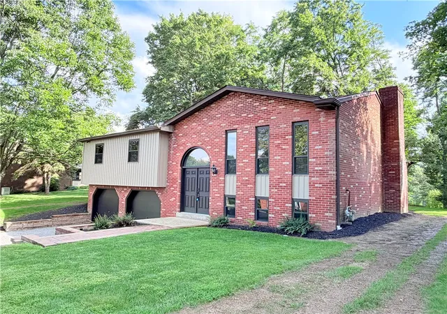 Photo 1 of Single family home for sale at 4106 Lee Manor Dr, Hampton, PA 15101 | MLS# 1770154 | Listing updated on 2026-09-09