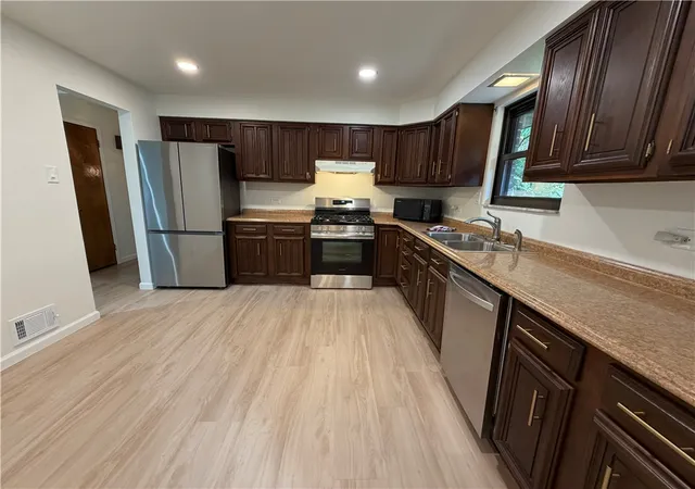 Photo 3 of Single family home for sale at 4106 Lee Manor Dr, Hampton, PA 15101 | MLS# 1770154 | Listing updated on 2026-09-09