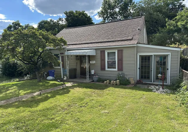 Photo 1 of Single family home for sale at 221 Seneca Dr, New Kensington, PA 15068 | MLS# 1772387 | Listing updated on 2026-09-11