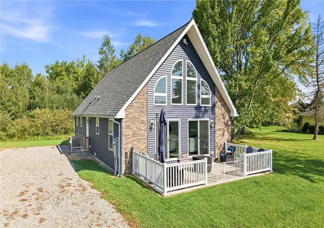 Photo 4 of Single family home for sale at 10750 Pymatuning Ave, Conneaut Lake, PA 16316 | MLS# 1772405 | Listing updated on 2026-09-02