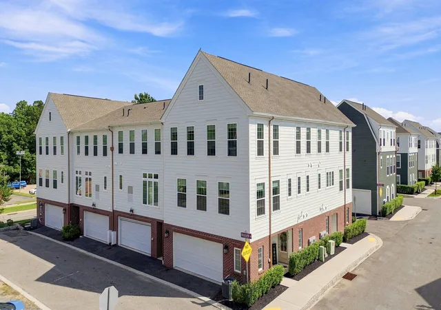 Townhouse for sale at 907 Vaughn Ln, Cranberry Twp, PA 16066 | MLS# 1772406