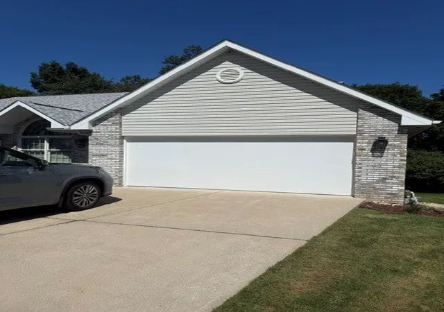 Photo 2 of Condo for sale at 404 Country View Dr, Lower Burrell, PA 15068 | MLS# 1772105 | Listing updated on 2026-09-01