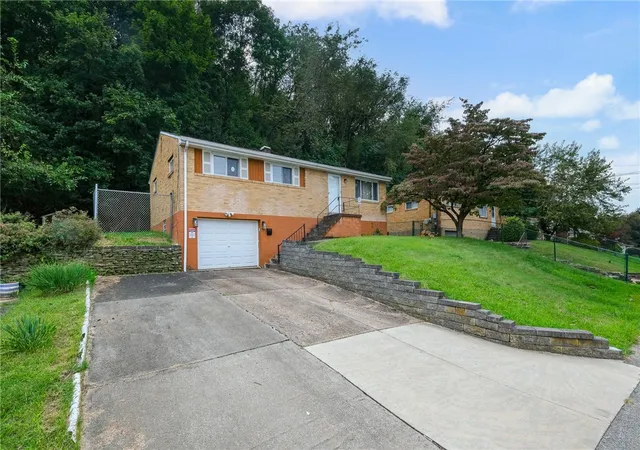 Photo 1 of Single family home for sale at 137 Eastminster Dr, Verona, PA 15147 | MLS# 1772438 | Listing updated on 2026-09-19