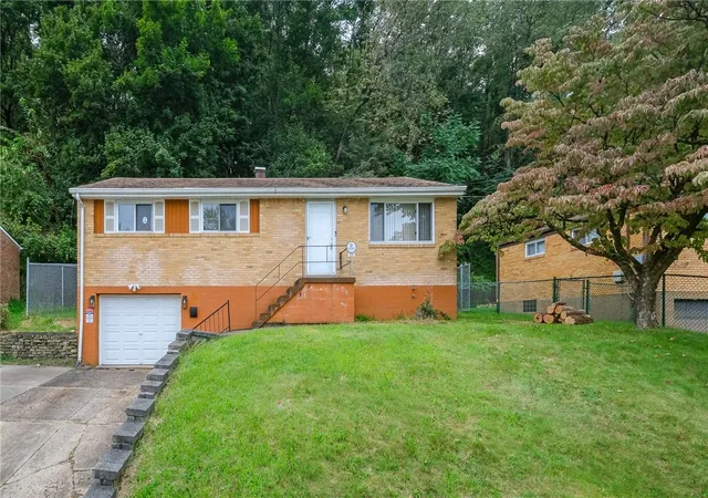 Photo 2 of Single family home for sale at 137 Eastminster Dr, Verona, PA 15147 | MLS# 1772438 | Listing updated on 2026-09-19