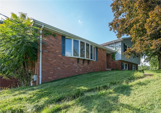 Photo 2 of Single family home for sale at 113 Sterling Run Rd, Hempfield Twp, PA 15601 | MLS# 1772175 | Listing updated on 2026-09-11