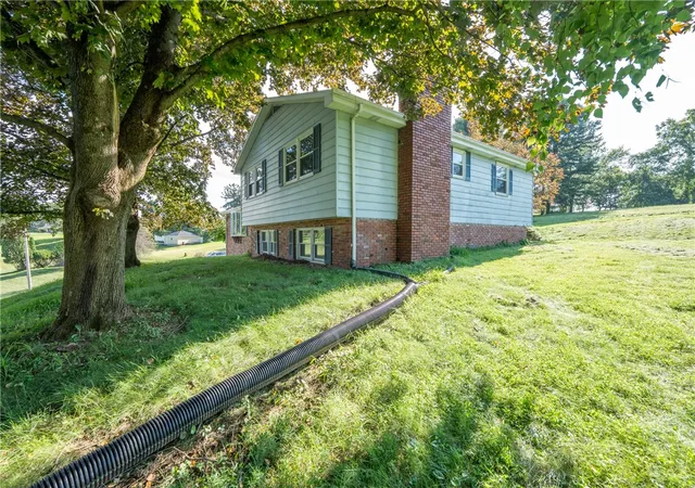 Photo 3 of Single family home for sale at 113 Sterling Run Rd, Hempfield Twp, PA 15601 | MLS# 1772175 | Listing updated on 2026-09-11