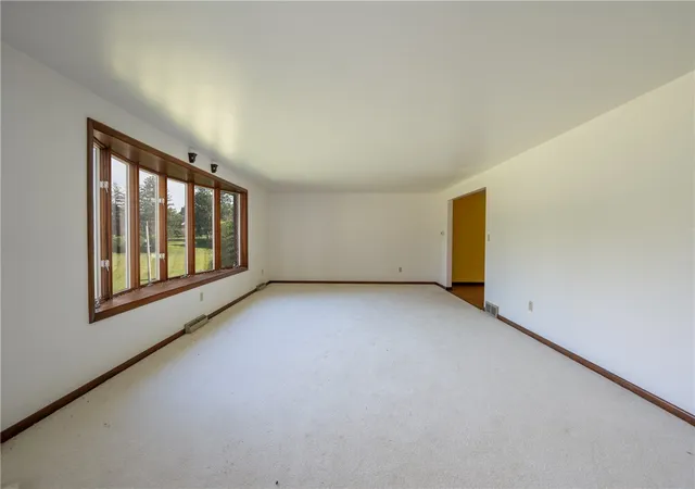 Photo 4 of Single family home for sale at 113 Sterling Run Rd, Hempfield Twp, PA 15601 | MLS# 1772175 | Listing updated on 2026-09-11