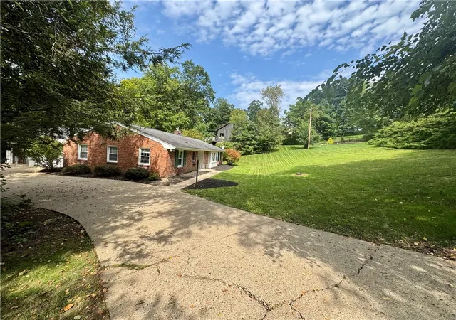 Photo 2 of Single family home for sale at 103 Highland Dr, Peters Twp, PA 15317 | MLS# 1772402 | Listing updated on 2026-09-13