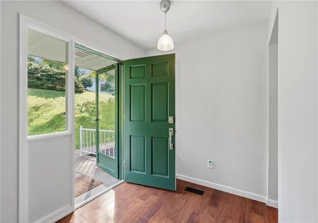 Photo 3 of Single family home for sale at 103 Highland Dr, Peters Twp, PA 15317 | MLS# 1772402 | Listing updated on 2026-09-13