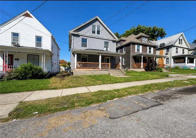 Photo 1 of Multi family home for sale at 711 Carlisle St, New Castle, PA 16105 | MLS# 1772468 | Listing updated on 2026-09-01