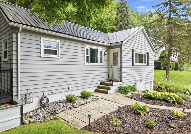 Photo 4 of Single family home for sale at 702 Liberty St, Jamestown, PA 16134 | MLS# 1772477 | Listing updated on 2026-09-14