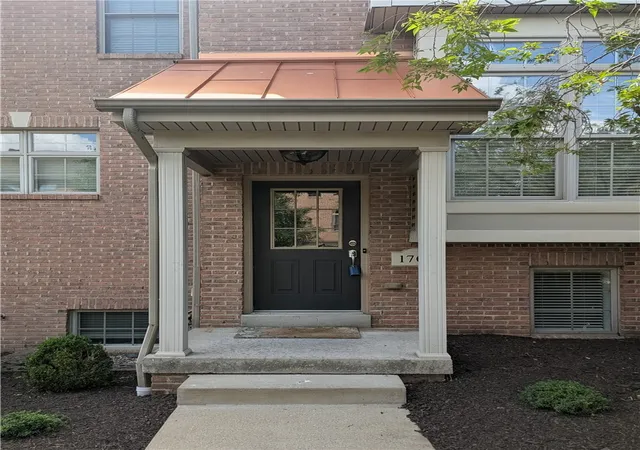 Townhouse for sale at 1705 Waterleaf Dr, Franklin Park, PA 15143 | MLS# 1772440