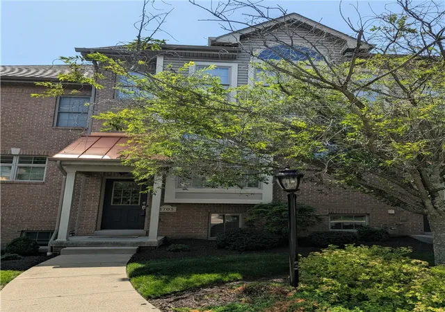 Photo 2 of Townhouse for sale at 1705 Waterleaf Dr, Franklin Park, PA 15143 | MLS# 1772440 | Listing updated on 2026-09-01