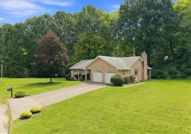 Photo 1 of Single family home for sale at 104 Oakcrest Dr, Center Twp, PA 15061 | MLS# 1772473 | Listing updated on 2026-09-08