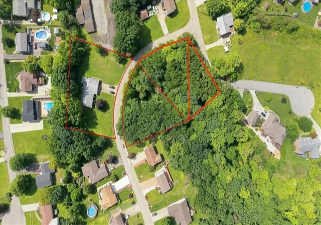 Photo 3 of Single family home for sale at 104 Oakcrest Dr, Center Twp, PA 15061 | MLS# 1772473 | Listing updated on 2026-09-08