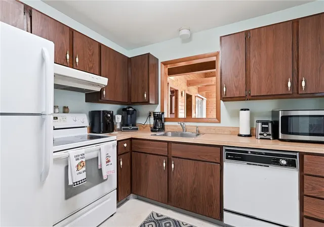 Photo 4 of Sale Pending at 205 Kirkwood Dr, Cranberry Twp, PA 16066 | MLS# 1772295 | Listing updated on 2026-09-29