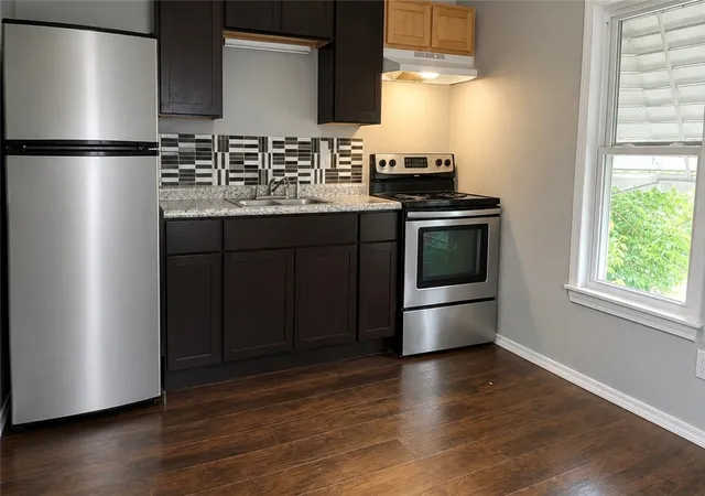 Photo 3 of House for sale at 886 N Sharpsville Ave, Sharon, PA 16146 | MLS# 1772485 | Listing updated on 2026-10-07