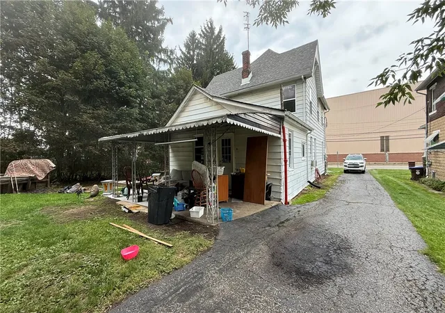 Photo 8 of Multi family home for sale at 886 N Sharpsville Ave, Sharon, PA 16146 | MLS# 1772485 | Listing updated on 2026-10-07