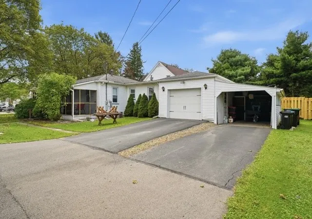 Photo 3 of Single family home for sale at 134 Greenwood Dr, Hermitage, PA 16148 | MLS# 1772465 | Listing updated on 2026-09-05