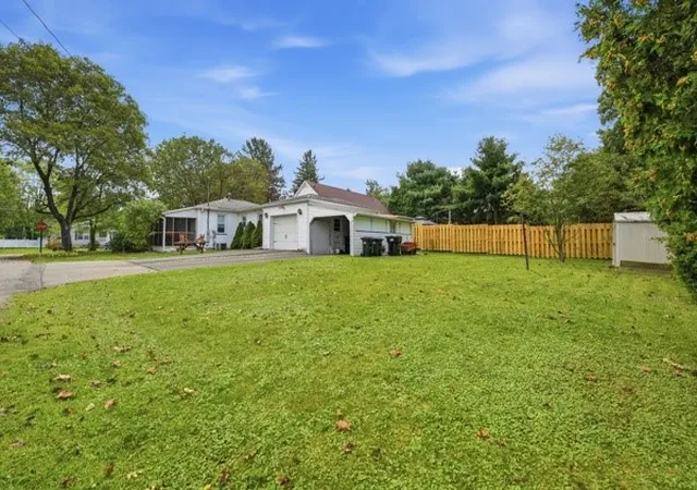 Photo 4 of Single family home for sale at 134 Greenwood Dr, Hermitage, PA 16148 | MLS# 1772465 | Listing updated on 2026-09-05