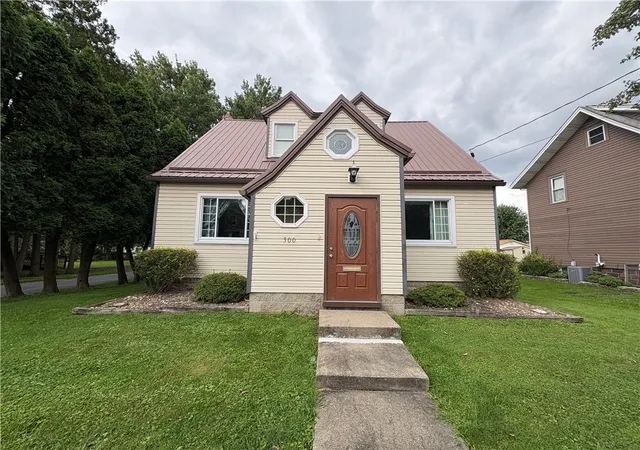 Photo 1 of Single family home for sale at 300 Elk St, Punxsutawney Area School District, PA 15767 | MLS# 1772497 | Listing updated on 2026-09-25