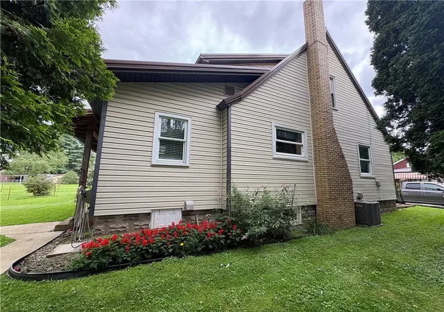 Photo 3 of Single family home for sale at 300 Elk St, Punxsutawney Area School District, PA 15767 | MLS# 1772497 | Listing updated on 2026-09-25