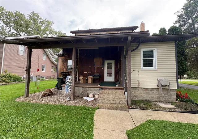 Photo 3 of Single family home for sale at 300 Elk St, Punxsutawney Area School District, PA 15767 | MLS# 1772497 | Listing updated on 2026-09-25