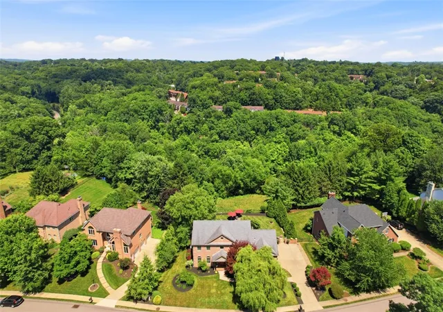 Photo 2 of Single family home for sale at 122 Radcliff Dr, Ross Twp, PA 15237 | MLS# 1772426 | Listing updated on 2026-09-14