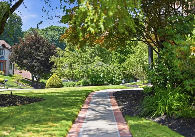 Photo 2 of Single family home for sale at 122 Radcliff Dr, Ross Twp, PA 15237 | MLS# 1772426 | Listing updated on 2026-09-14