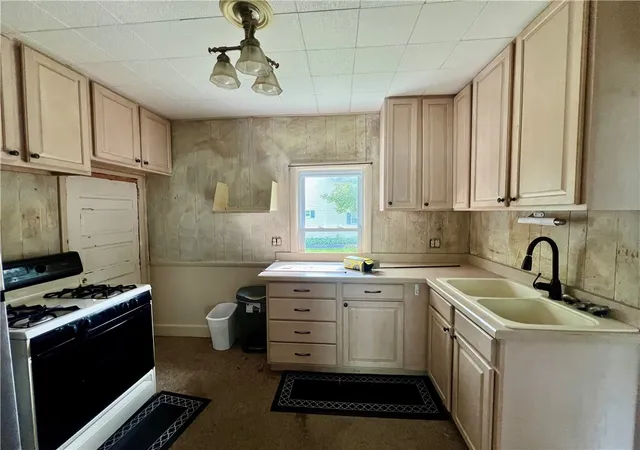 Photo 3 of Single family home for sale at 3019 Mercer Rd, Neshannock Twp, PA 16105 | MLS# 1772504 | Listing updated on 2026-09-01