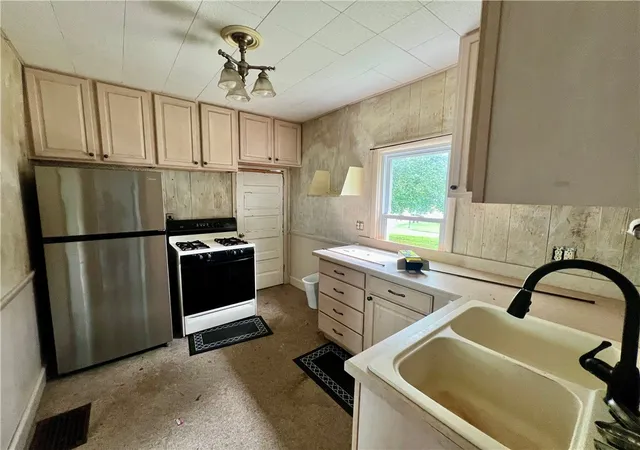 Photo 4 of Single family home for sale at 3019 Mercer Rd, Neshannock Twp, PA 16105 | MLS# 1772504 | Listing updated on 2026-09-01