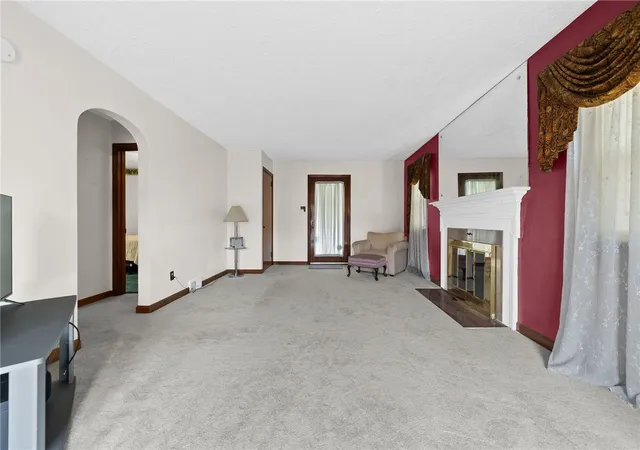 Photo 4 of Single family home for sale at 1109 Holmes St, Mc Kees Rocks, PA 15136 | MLS# 1772450 | Listing updated on 2026-10-15