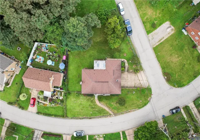 Photo 3 of Single family home for sale at 11204 Azalea Dr, Penn Hills, PA 15235 | MLS# 1771435 | Listing updated on 2026-10-05