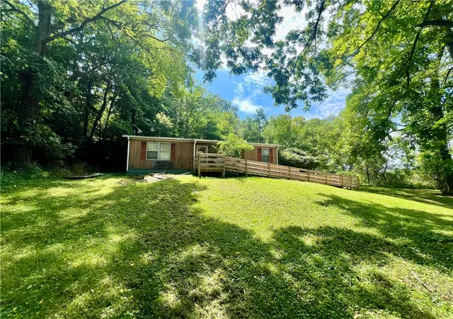 Photo 2 of Manufactured home for sale at 904 Court St, New Castle, PA 16101 | MLS# 1772532 | Listing updated on 2026-09-01