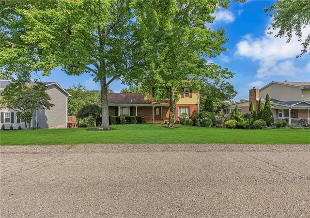 Photo 2 of Single family home for sale at 107 Heather Dr, Center Twp, PA 15061 | MLS# 1772377 | Listing updated on 2026-09-13