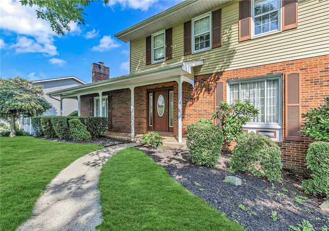 Photo 3 of Single family home for sale at 107 Heather Dr, Center Twp, PA 15061 | MLS# 1772377 | Listing updated on 2026-09-13