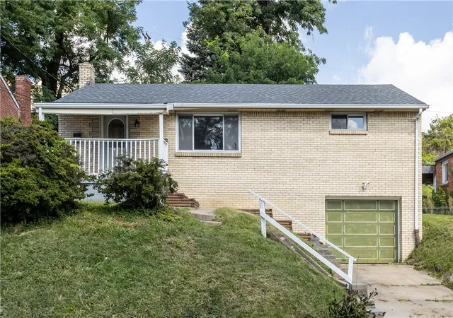 Photo 3 of Single family home for sale at 411 Parallel Ave, Carrick, PA 15210 | MLS# 1772285 | Listing updated on 2026-09-29